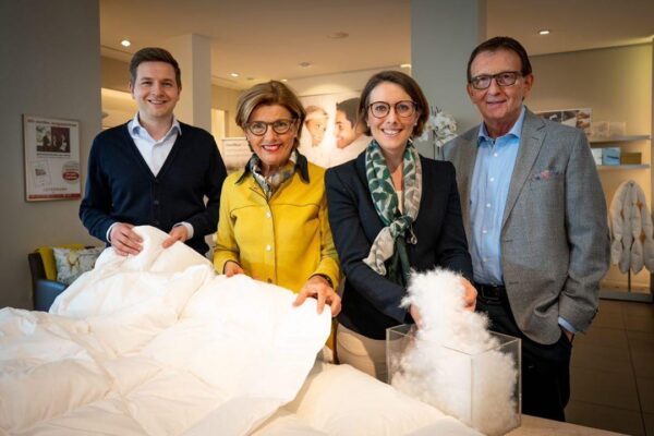 Premium-Schlafen Daunen Familie-Leitermann Familie Leitermann mit Daunendecke