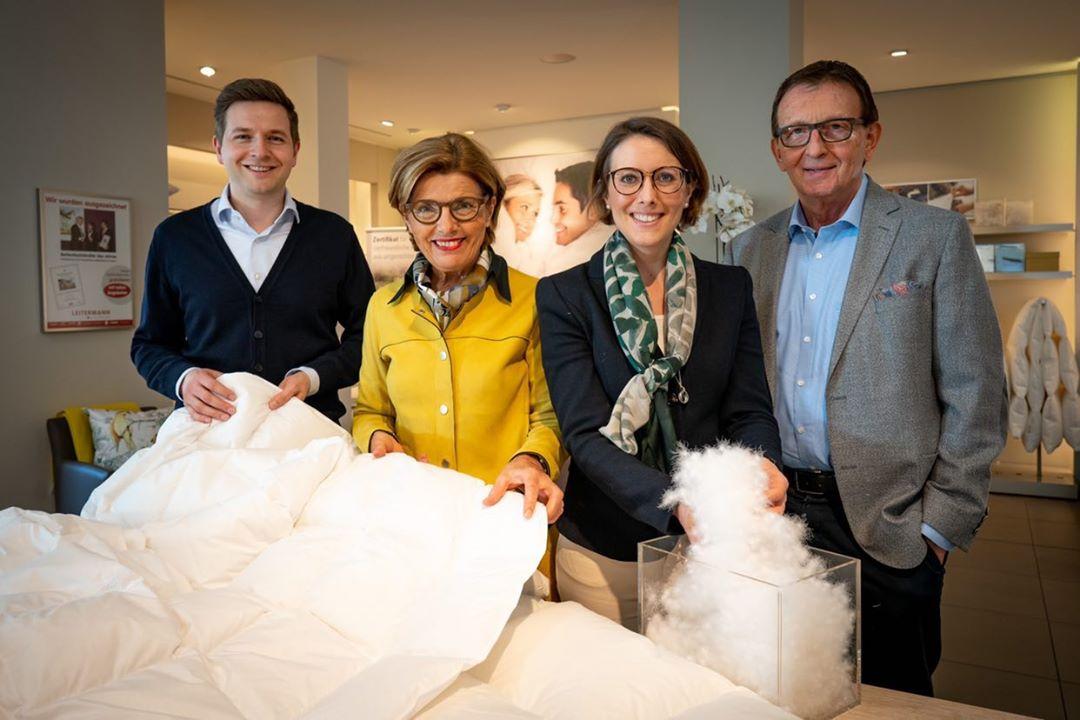 Premium-Schlafen Daunen Familie-Leitermann Familie Leitermann mit Daunendecke