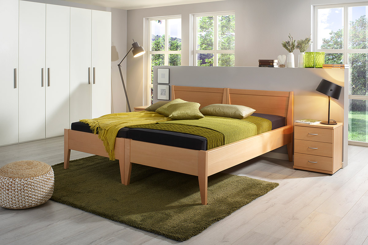 Reichert Betten Möbelwerkstätte - Betten Leitermann und Betten Rabolt - Offenburg und Baden-Baden Schlafzimmer mit Doppelbett, Nachtkommode und Schrank