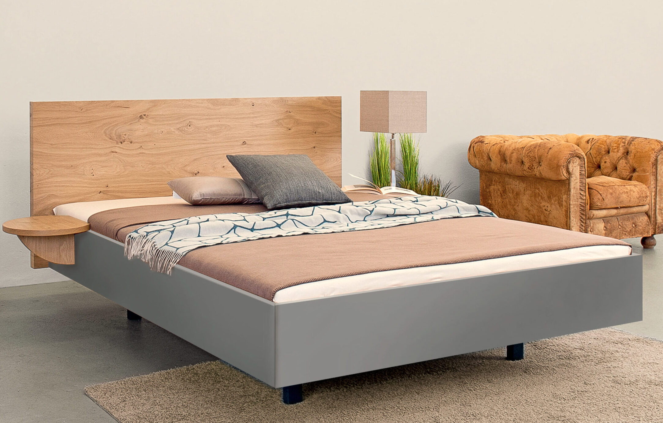 Reichert Betten Möbelwerkstätte - Betten Leitermann und Betten Rabolt - Offenburg und Baden-Baden Reichert Bett mit Wildeiche Kopfteil und grauer Bettseite